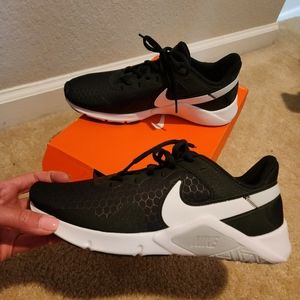 Women's Nike Legend Essential 2